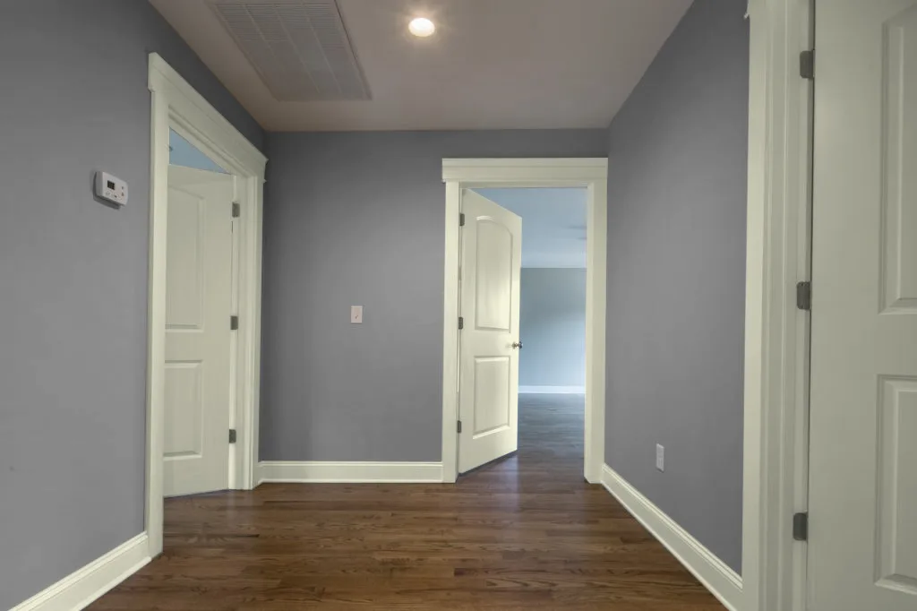 15 Perfect Trim Colors to Complement Your Gray Walls