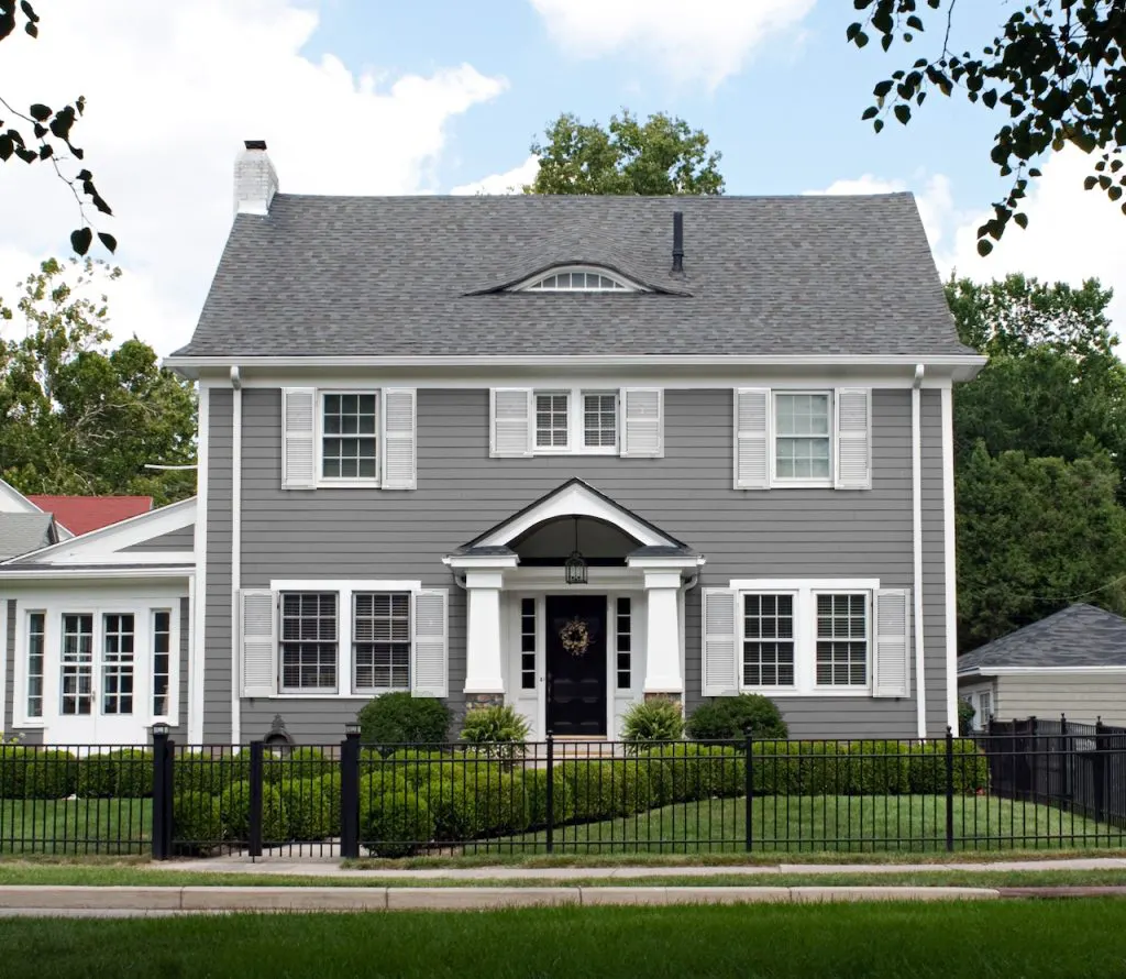 20 Captivating Shutter Colors to Transform Your Gray House